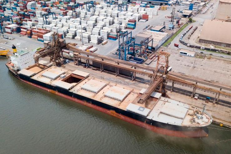 Segunda safra de milho movimenta o mercado de frete marítimo nos portos do Paraná