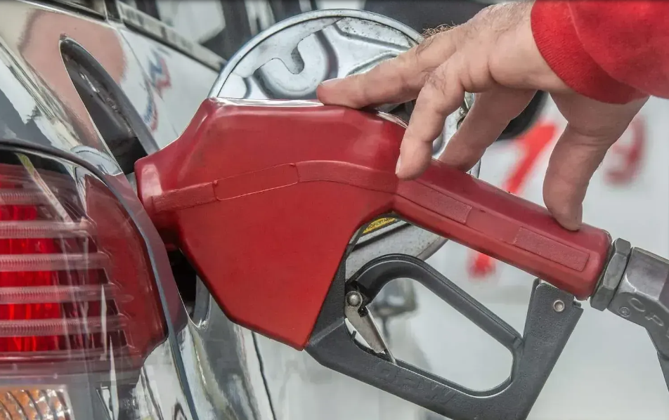 Gasolina recua 6,27% na 1ª quinzena e chega a R$ 5,39 nos postos