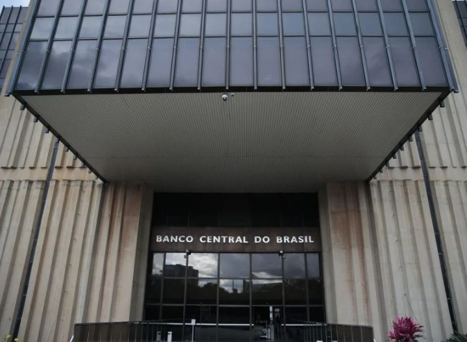 Banco Central: economia cresce acima de 1% em julho