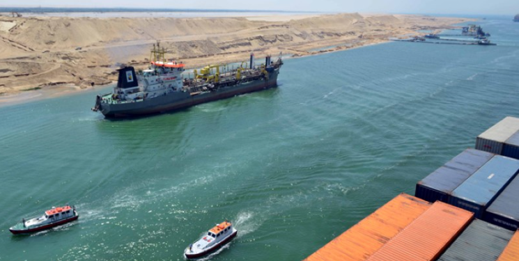 Canal de Suez espera que receita anual aumente em US$ 700 milhões após aumento do pedágio