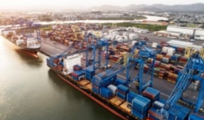 Navegantes registra ligeiro aumento na movimentação de contêineres