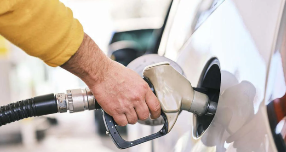Preço da gasolina cai 8,35% em setembro para menor valor desde fev/21, diz ValeCard