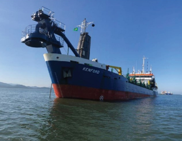Draga chega no Porto de Cabedelo e já inicia trabalhos da dragagem