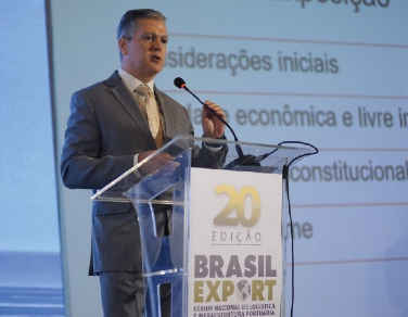 Ministro do TST aborda exclusividade de mão de obra no setor portuário