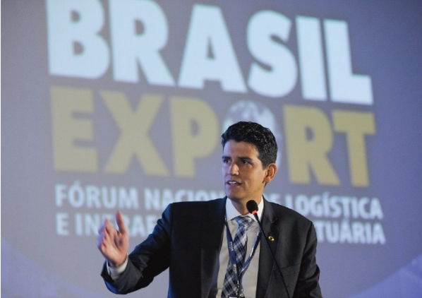 Terminais são incorporados no edital de licitação do Porto de Santos, diz ministro