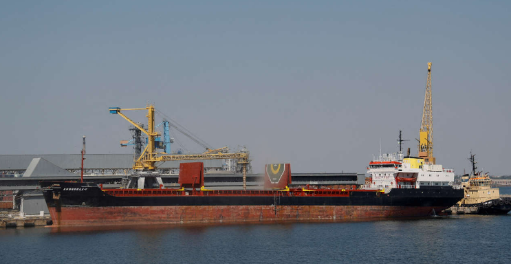Mais navios de grãos deixam portos da Ucrânia apesar da suspensão russa