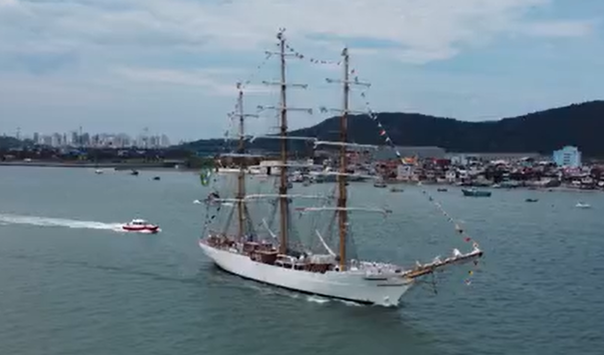 Cisne branco – Baixada Santista recebe navio-veleiro construído na Holanda