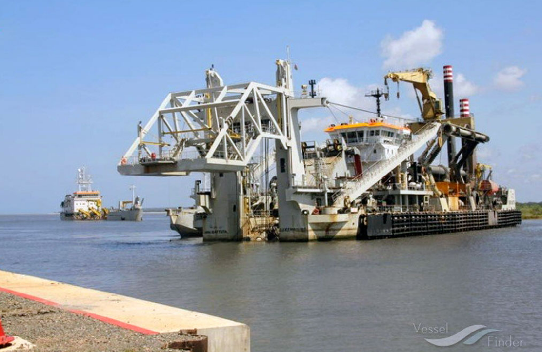 Dragagem possibilitará atracação de navios de grande porte em Suape