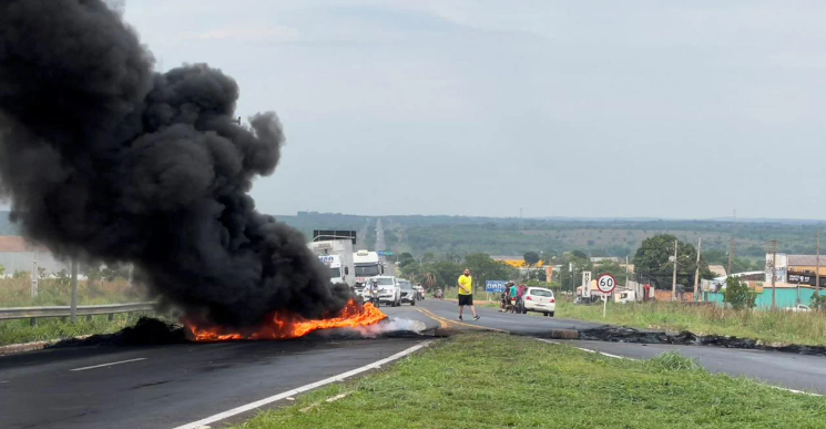 Estradas federais têm 11 interdições e sete bloqueios, diz PRF