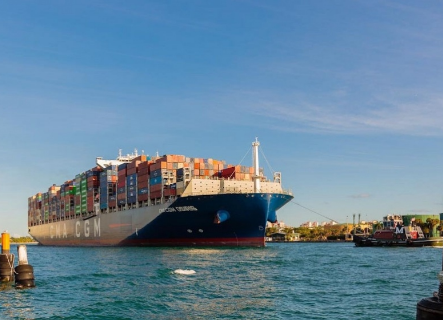 Porto de Miami atende o maior navio porta-contêineres de sua história