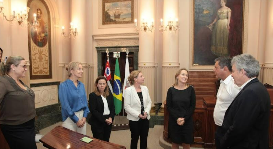 Autoridades do Reino dos Países Baixos estreitam relação com Santos