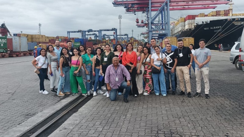 Porto do Rio de Janeiro recebe visita de cônsul e universitários da Colômbia