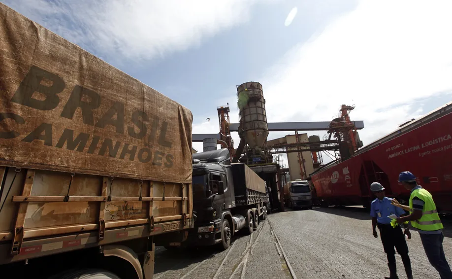 Agendamento de caminhões no Porto de Santos muda no dia 1º
