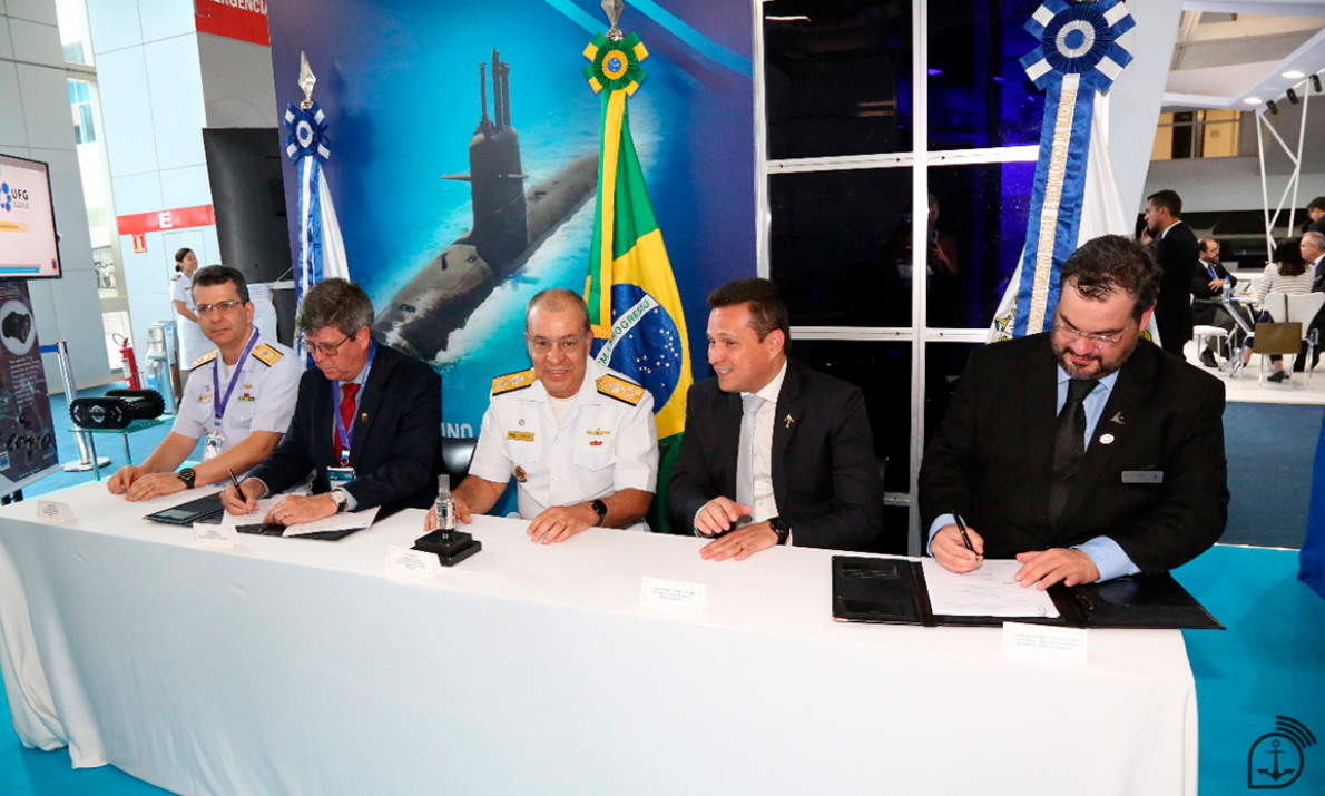 Marinha e Embraer assinam acordo de cooperação na área de Tecnologia