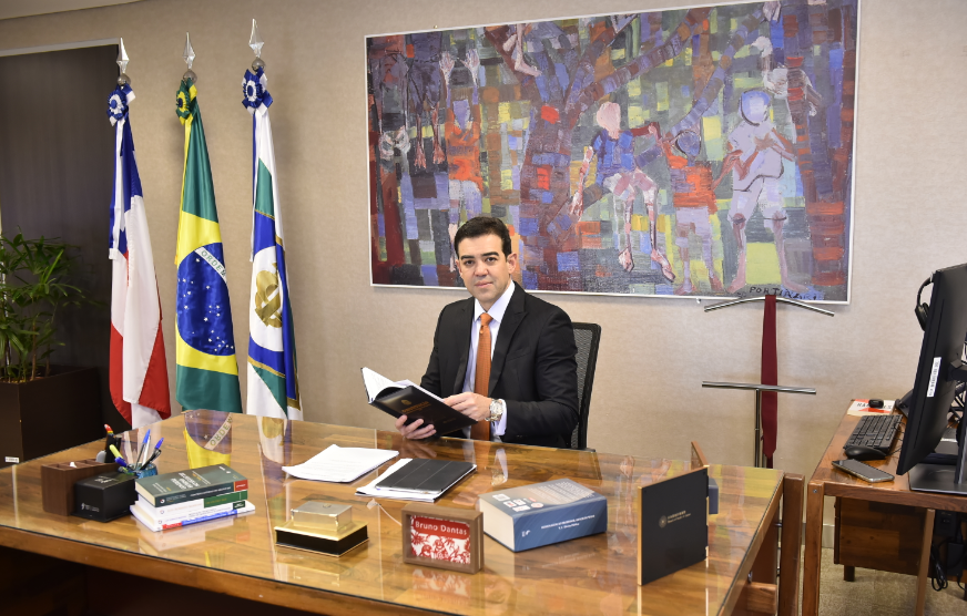 Ministro Bruno Dantas é eleito presidente do TCU