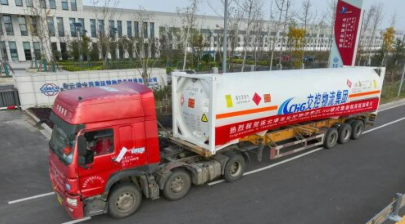 COSCO implanta contêineres-tanque para importação de GNL