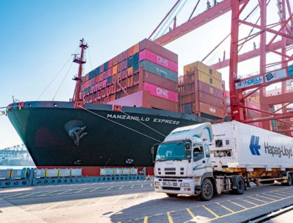 Porto de Hong Kong descarrega recorde de 1.222 contêineres com cerejas chilenas em um único desembarque