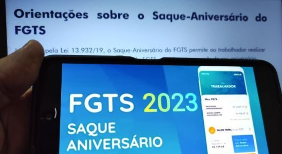 Ministro recua de ideia de acabar com o saque-aniversário do FGTS