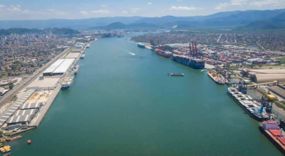 Porto de Santos fecha 2022 com recorde histórico na movimentação de cargas