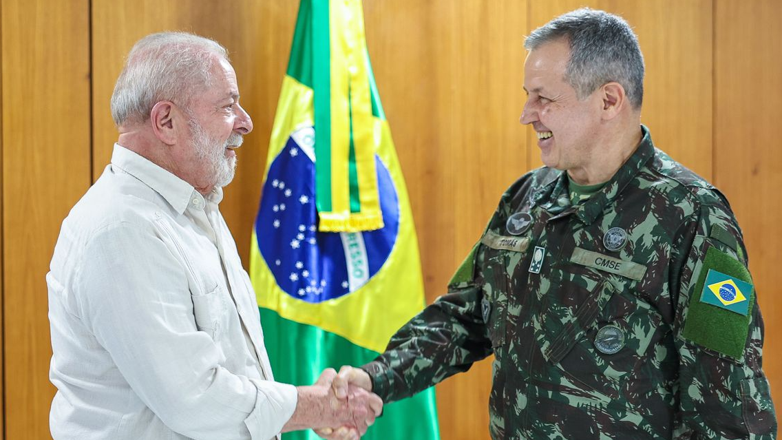 Exército tem novo comandante, general Miguel Ribeiro Paiva