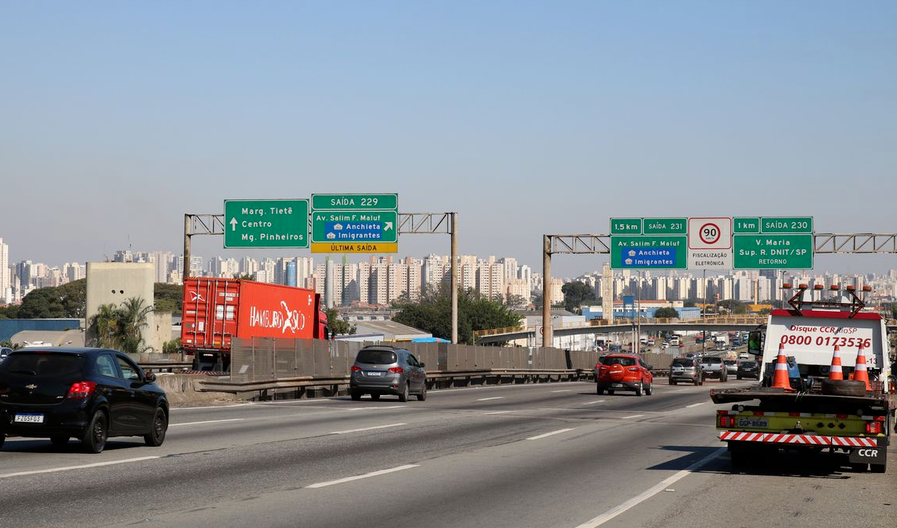 Aniversário de São Paulo movimenta rodovias para interior e litoral