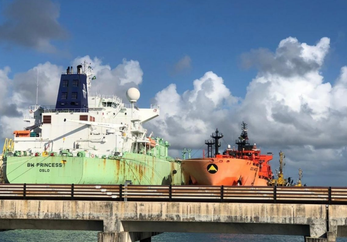 Porto de Suape recebe a maior importação de gás de cozinha do Nordeste