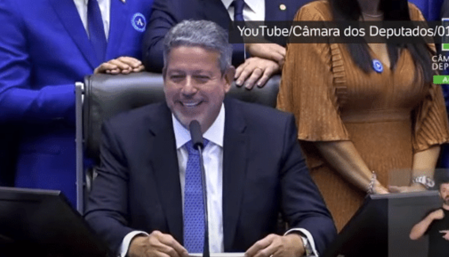 Arthur Lira é reeleito presidente da Câmara com recorde de votos