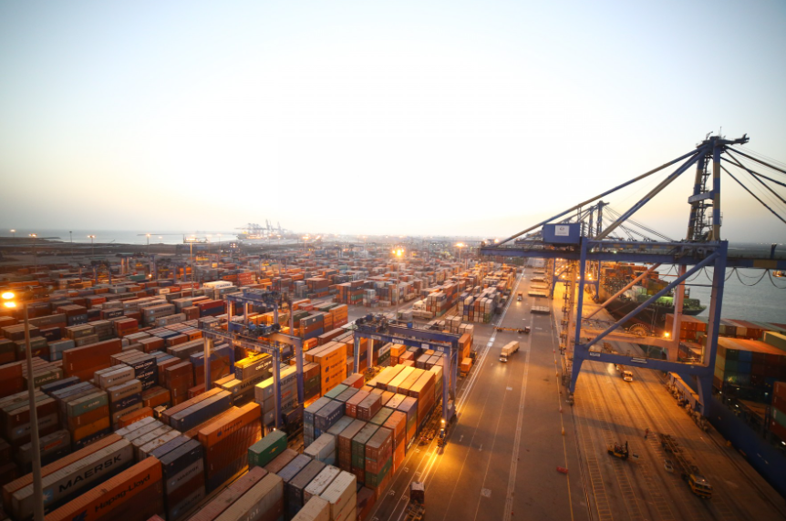 DP World vence licitação para desenvolver terminal de megacontêineres no porto de Deendayal, na Índia
