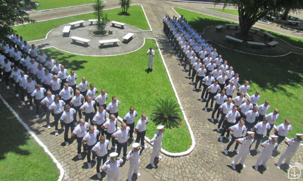 Colégio Naval recebe alunas pela primeira vez