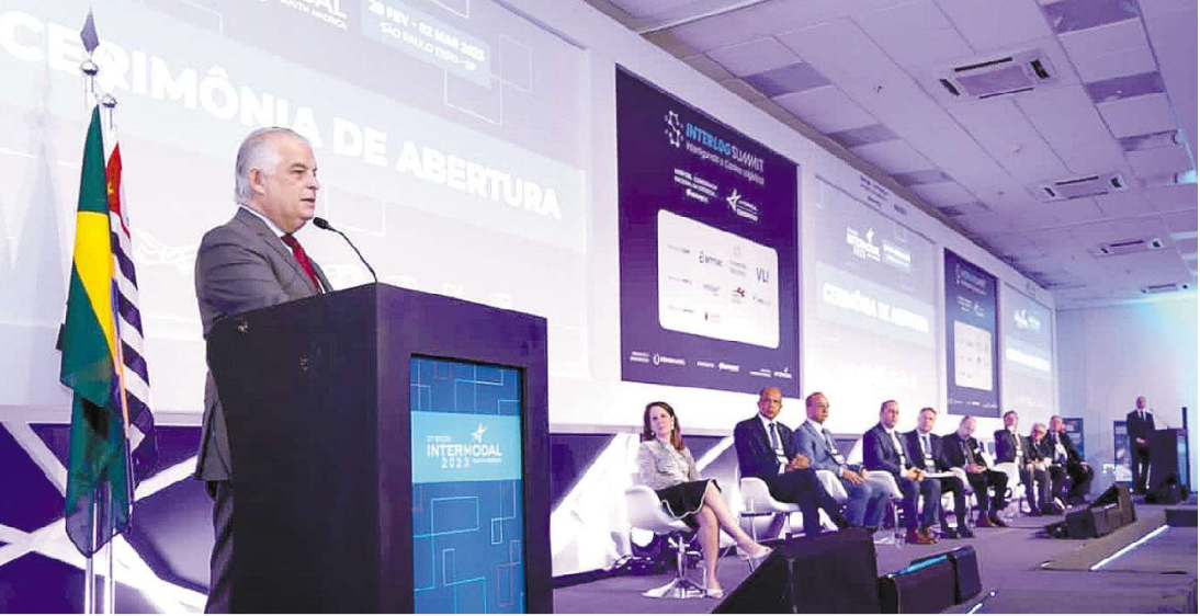 Navios da Petrobras descarregam petróleo no Porto de Santos até 6ª