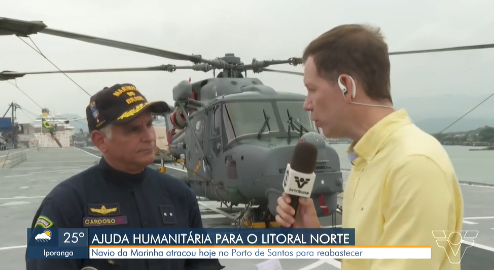 Navio da marinha atraca no Porto de Santos para reabastecimento de doações