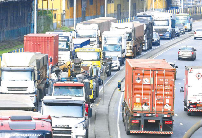 Tolerância para caminhões no Porto é prorrogada até maio