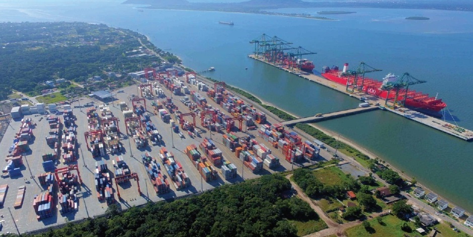 Porto de Itapoá bate recorde histórico na movimentação de cargas em março