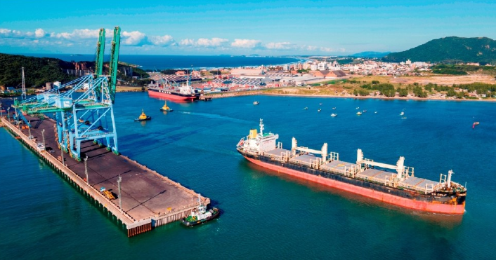 Porto de Imbituba registra recorde mensal e aumento no 1º quadrimestre do ano