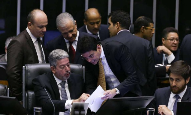 Câmara aprova o texto-base do novo arcabouço fiscal