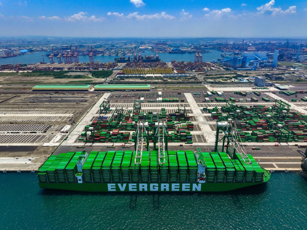Evergreen inaugura o primeiro terminal automatizado de contêineres no porto de Kaohsiung em Taiwan