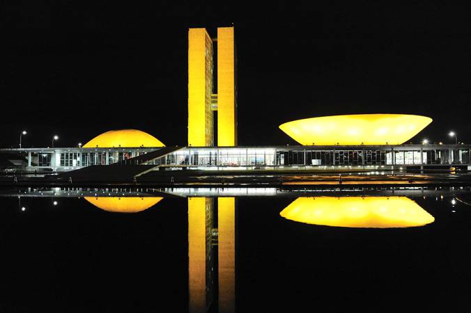 Congresso ficará iluminado em homenagem ao Setembro Amarelo, campanha de prevenção ao suicídio