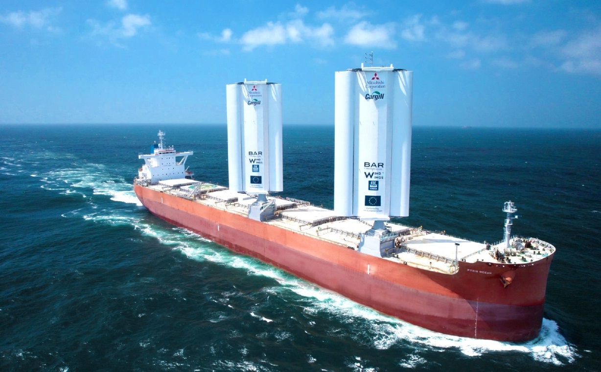 Navio ganha velas e chega a economizar 1,5 tonelada de combustível por dia
