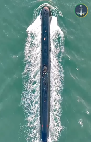 Submarino de guerra da Marinha chega ao Porto de Santos