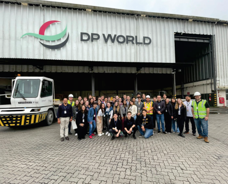 Parceria da DP World e FGV promove nova disciplina sobre logística portuária