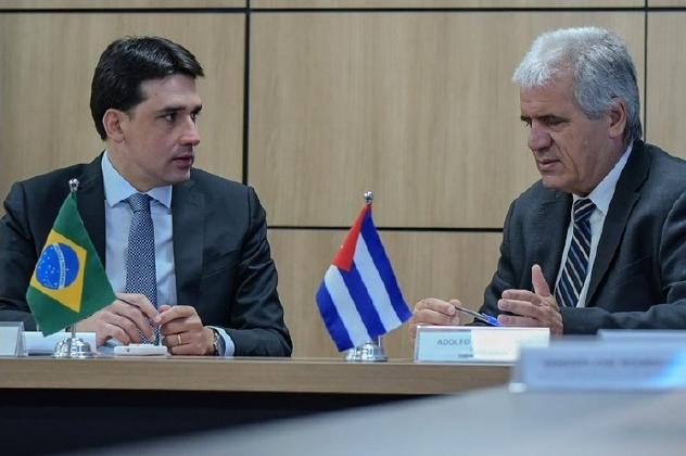 Ministro de Portos e Aeroportos se reúne com embaixador de Cuba