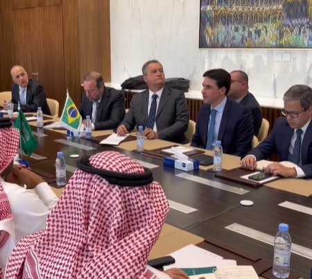 Ao lado do presidente Lula, ministro Silvio Costa Filho cumpre agenda em Dubai e leva projetos sustentáveis para portos e aeroportos