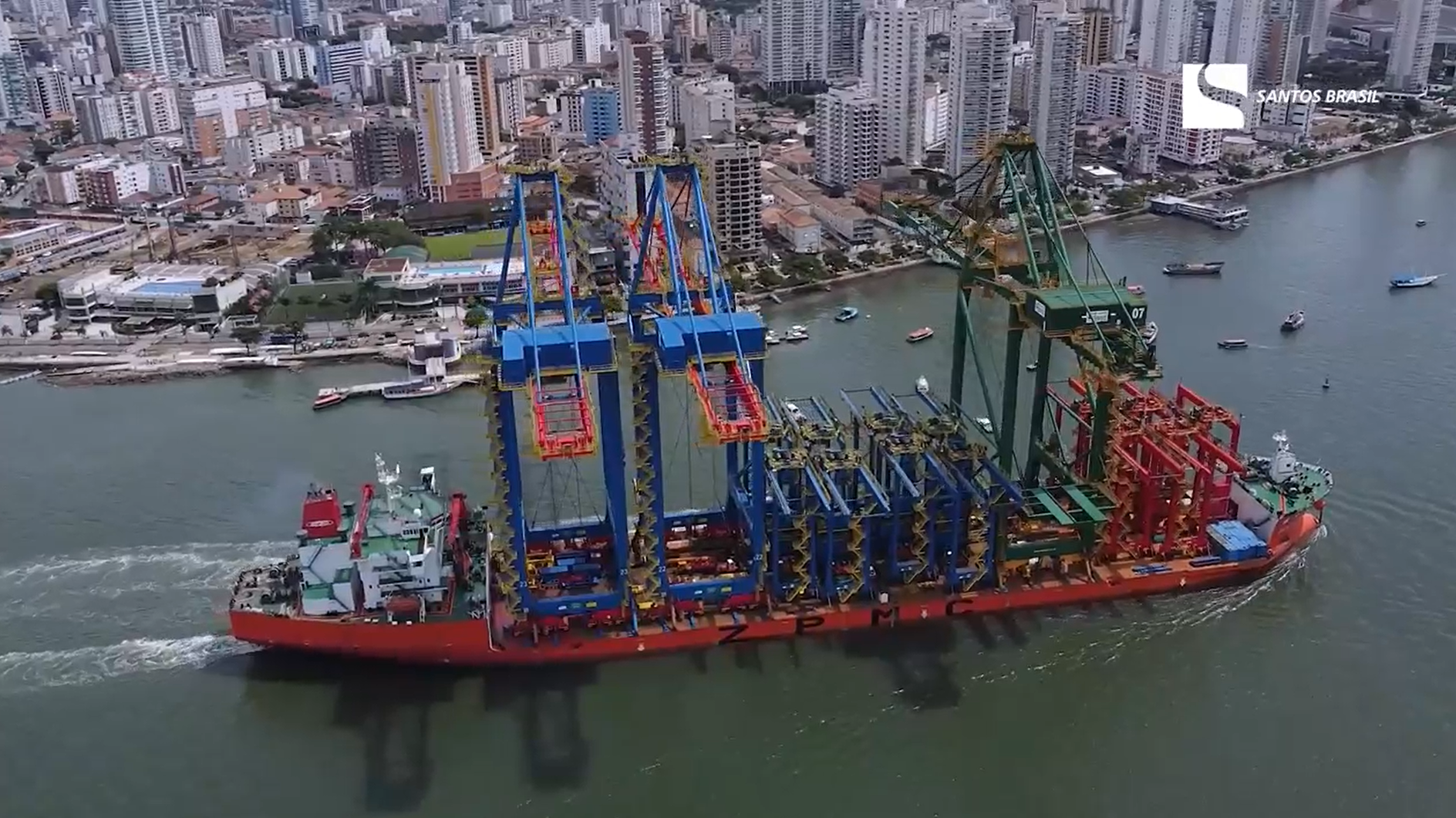 Santos Brasil avança rumo à descarbonização com a chegada de oito E-RTGs e dois Portêineres elétricos de última geração no Tecon Santos