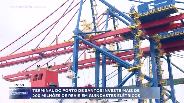 Terminal do Porto recebe 10 novos guindastes