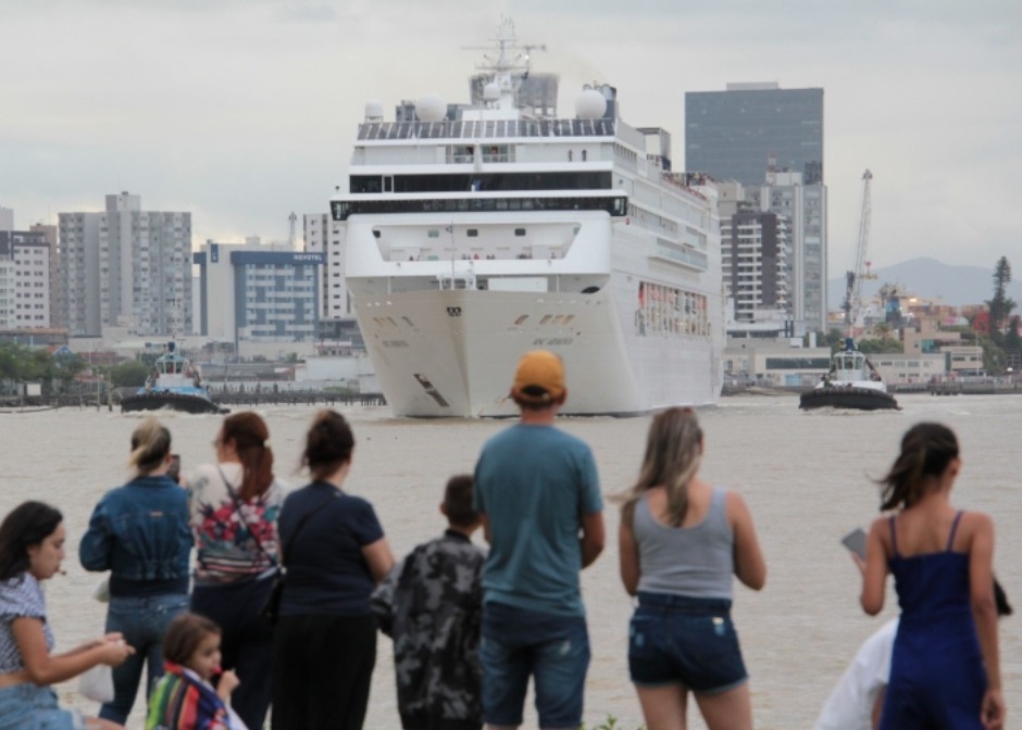 Itajaí inicia maior temporada de cruzeiros e prevê recorde de passageiros