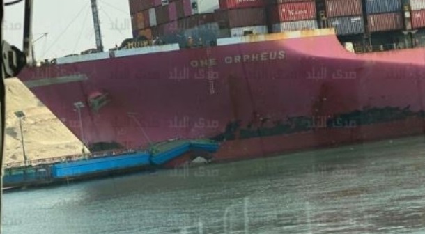 Canal de Suez suspende navegação após navio bater em ponte
