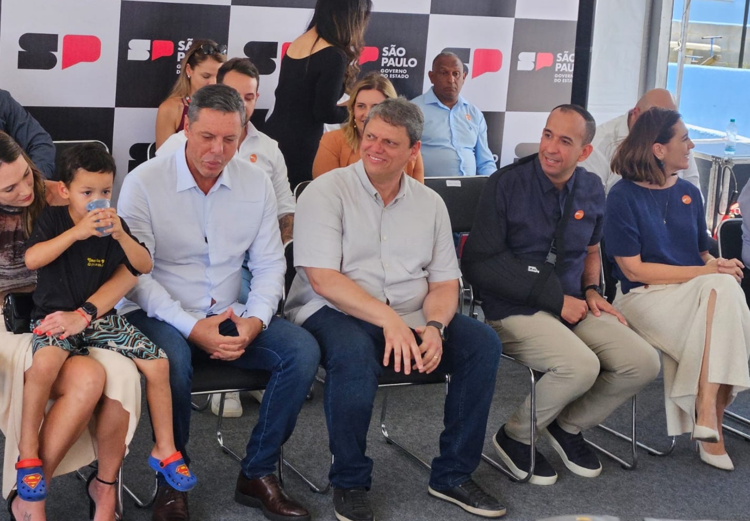 Tarcísio vai buscar capital estrangeiro para construção do túnel Santos-Guarujá