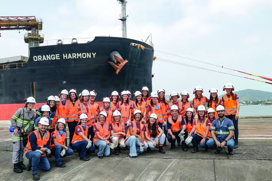 Pioneiras no porto: presença feminina cresce no maior terminal de exportação de grãos do Brasil