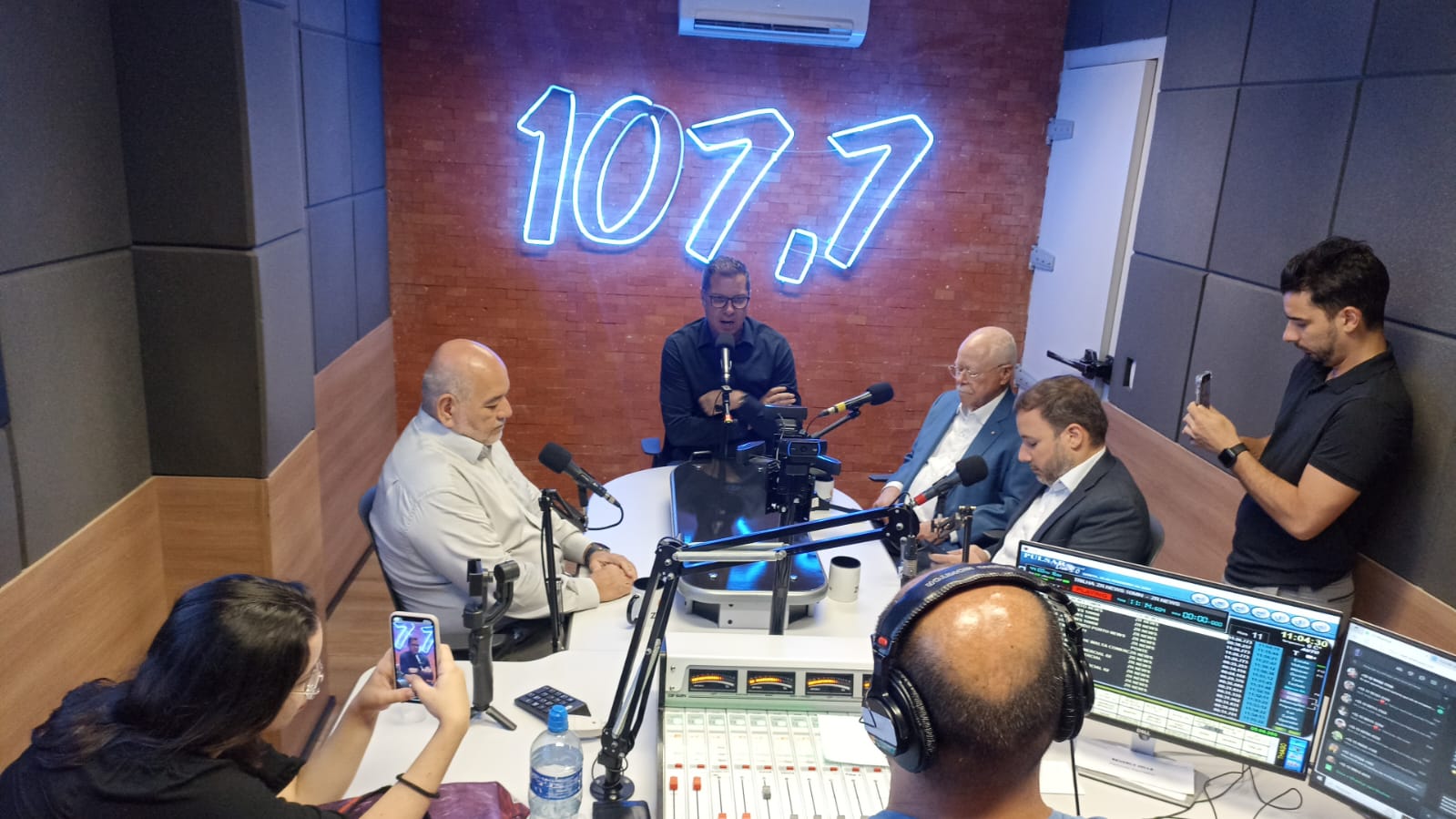 Diretor-executivo do SOPESP, Ricardo Molitzas e o presidente da Praticagem de SP, Fábio Mello Fontes debatem o setor portuário no Programa ZR News