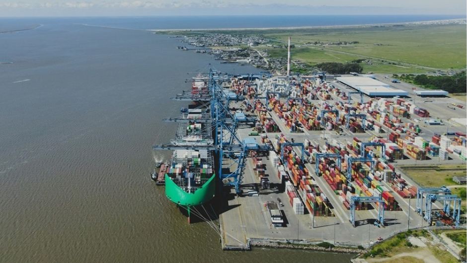 Complexo portuário do Rio Grande (RS) recebeu pela primeira vez navio movido a gás natural